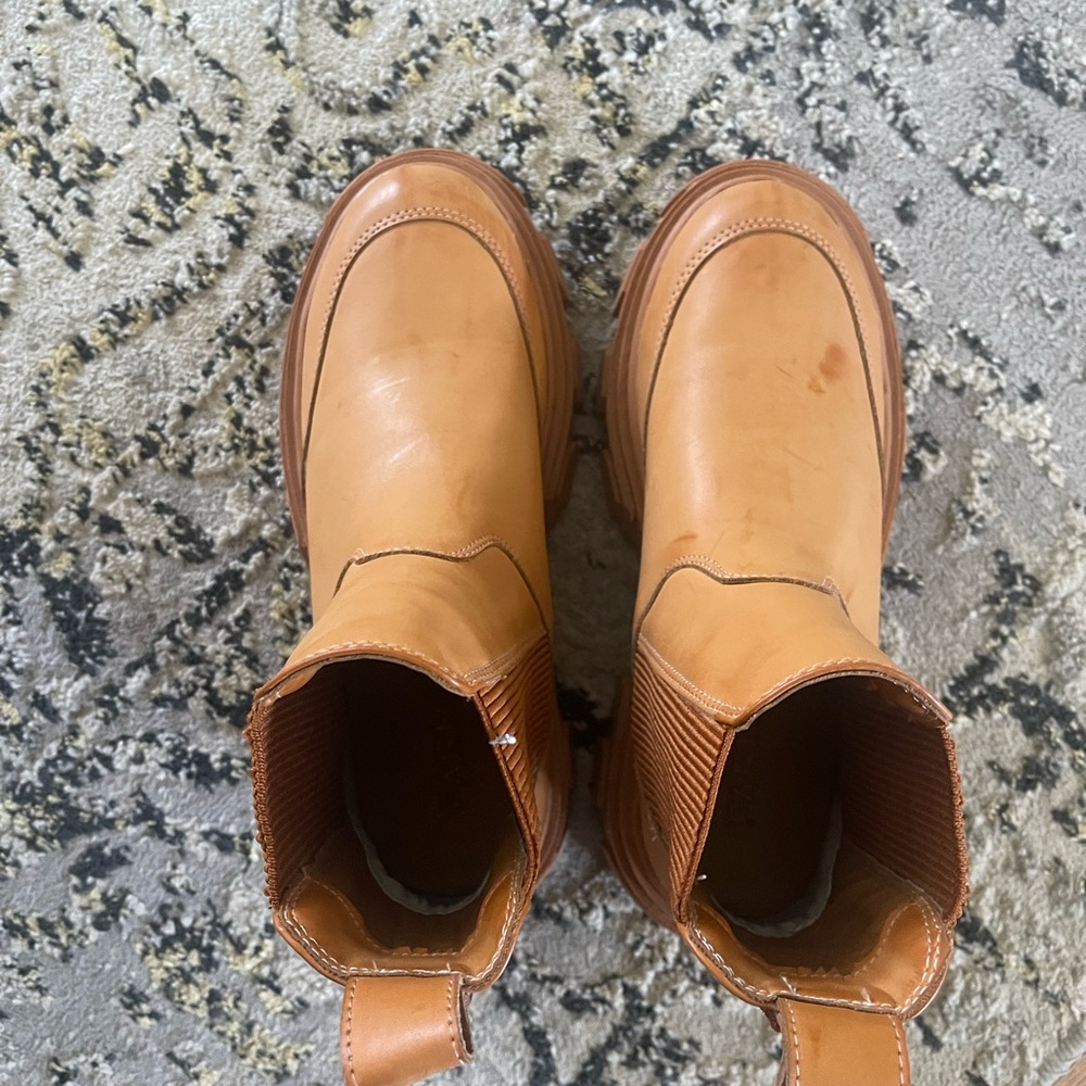 Farm Rio Lug Sole Chelsea Boot - Picture 7 of 11